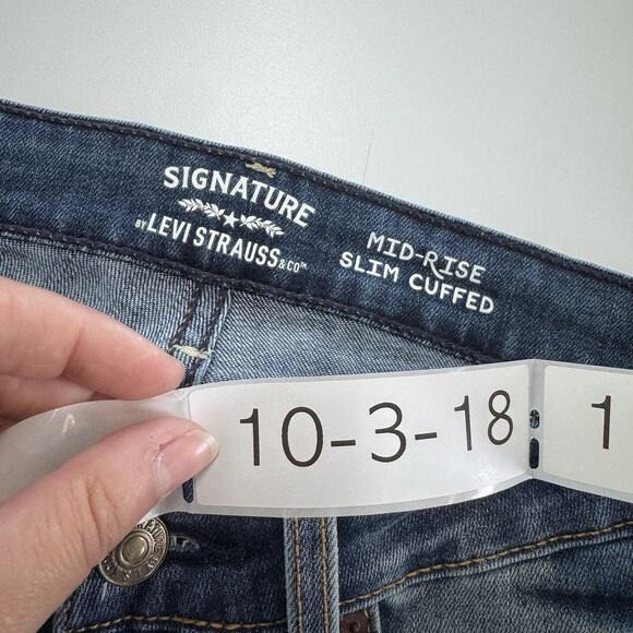 Levis Jeans Womens 6 W28 Blue Mid Rise Slim Cuffed Distressed Denim - Picture 3 of 8